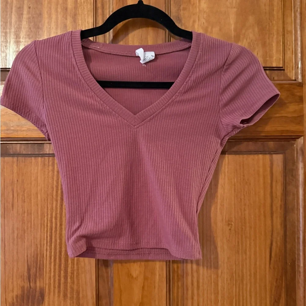 Tilly’s XXS V-Neck Ribbed Mauve Crop Top - Picture 1 of 4